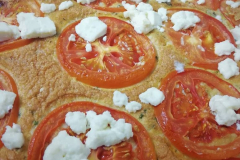 Fritatta-z-pomidorami-i-mozarella