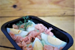 Salatka-z-awokado-lososiem-i-jajkiem